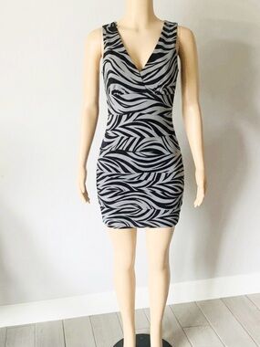 Sweet Storm Zebra Striped Sleeveless V-Neck Ruched Bodycon Mini Dress Size M